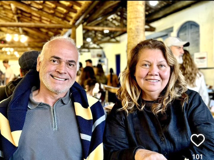 Hoje é um dia para celebrar em grande estilo o aniversário de Douglas José Gianoti, respeitado advogado e presidente da Unifev. Ao lado de sua amada esposa e companheira de uma vida inteira, Márcia Gianoti, ele recebe os calorosos parabéns de familiares, amigos e clientes. Parabéns Dr. Douglas, que este dia seja brindado com muita alegria e que os momentos compartilhados sejam repletos de amor e gratidão.