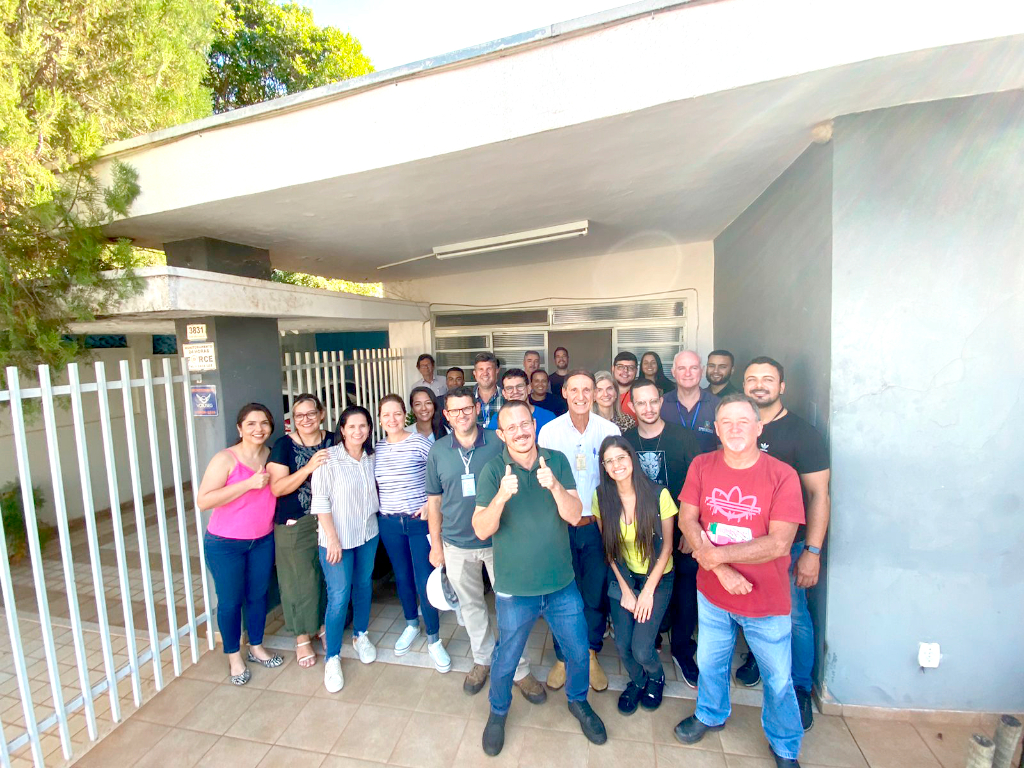 O engenheiro Luíz Veríssimo Pigioni encerrou em grande estilo sua jornada de trabalho e conquistou a tão sonhada aposentadoria depois de longos anos atuando como engenheiro. Na foto, ele comemora sua aposentadoria com seus colegas da Secretaria de Obras da Prefeitura de Votuporanga. Os colegas registram as seguintes palavras para o colega engenheiro: “Parabéns, Pigioni, que sua aposentadoria seja repleta de alegrias, paz, amor e muito descanso. Você é um exemplo para todos nós! Quando a pessoa é excelente no que faz, ela jamais é esquecida. Agradecemos o seu trabalho e desejamos uma nova fase linda e tranquila a partir de agora!”