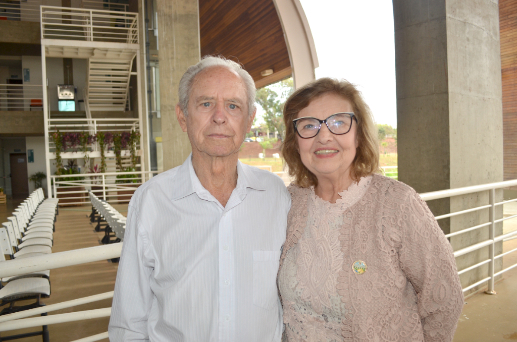 As atenções hoje estão voltadas para o Delegado Seccional de Polícia aposentado, Dr. José 
Francisco Breviglieri, que celebra seu aniversário neste sábado (2) e comemora seus 90 anos de vida. O aniversariante se destaca também por ser uma das fortes lideranças do Lions Clube de Votuporanga e muito dedicado a trabalhos voluntários em nossa cidade. Ele recebe os cumprimentos de sua família, amigos e o carinho especial de sua esposa Maria Helena Breviglieri. Parabéns ao feliz aniversariante, que as bênçãos de DEUS sejam multiplicadas sobre sua vida lhe trazendo muitas felicidades
