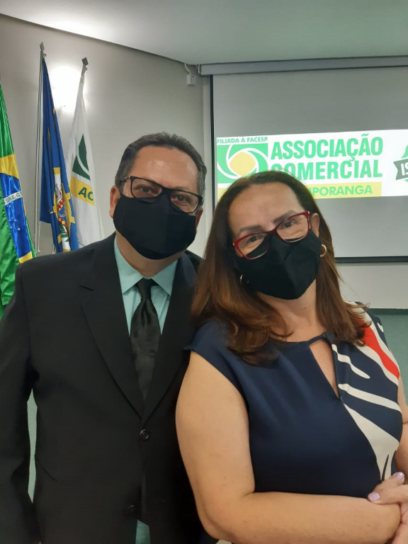 Falando em despedidas, quem se despediu da presidência da ACV na noite de segunda-feira (30) foi Valdeci Merlotti, que encerrou seu biênio à frente da associação. Valdeci, queteve seu mandato prorrogado por cinco meses por conta da pandemia, agradeceu a oportunidade recebida e a todos associados e colaboradores, pelo apoio e participação em sua gestão, e em especial a esposa Suzie, por estar ao seu lado sempre.