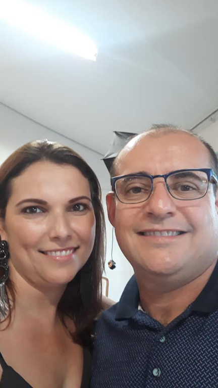 Ontem o dia foi de comemorações para Antonio Carlos de Paula, que celebrou seu aniversário cercado pelo carinho e afeto dos seus amigos e familiares. Quem puxou a fila dos parabéns foi sua esposa Fernanda de Paula. O casal, que é sócio proprietário da De Paula & Camargo - Segurança Contra Incêndio, se encontra em fase boa e com bons motivos para comemorar. Parabéns ao aniversariante. Feliz vida!