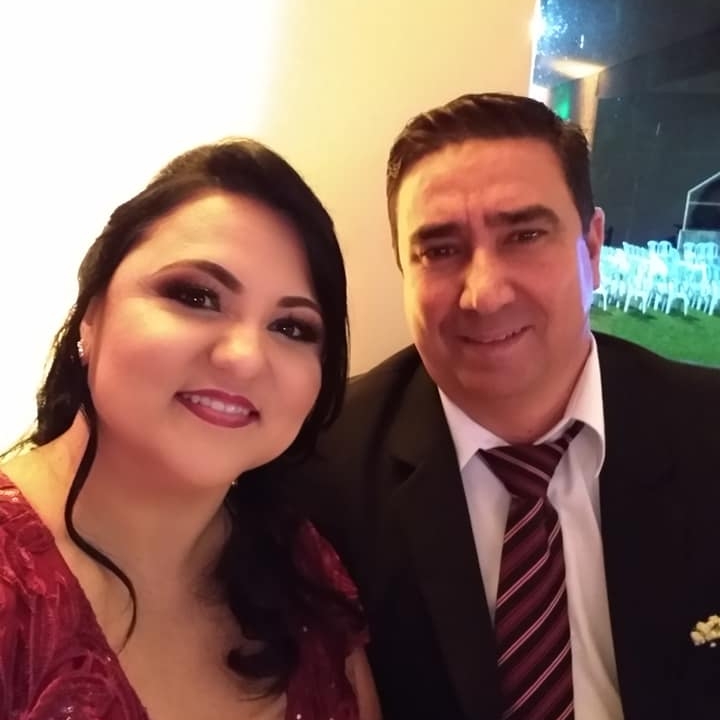 E o casal César Sasso e Mariellen Sasso brindaram suas “Bodas de Louça” no último dia 9. Os 22 anos foram celebrados com muito amor, cumplicidade, parceria e união. Que Deus abençoe e multiplique o amor com o passar dos anos. Que a felicidade seja a vossa companheira sempre presente. Feliz aniversário de casamento ao casal.