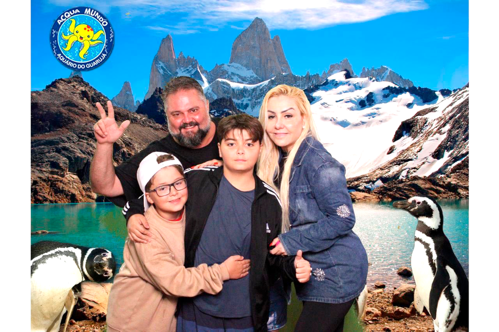 O calendário deste 4 de abri assinala o aniversário do empresário Fernando Castrequini, diretor proprietário da Vanágua – Fonte de Água Mineral, que celebra mais um ano de vida hoje e recebe todo o amor e carinho de sua esposa Renata que puxa a fila dos cumprimentos, seguida de seus amigos e familiares que também lhe desejam muitas felicidades e conquistas nesta nova etapa da vida. Parabéns, Fernando, feliz dia e feliz idade nova