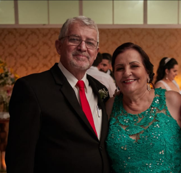 José Antonio Sabadotto e Maria de Lourdes Sabadotto comemoraram ontem 47 anos de feliz união conjugal. Ao longo desses anos, o amor se multiplicou através das filhas Andréia Cristina Sabadotto e Ana Paula Sabadotto. José Antonio e Maria de Lourdes comemoraram suas “Bodas de Jaspe” com familiares e amigos e foi alvo de muitos carinhos e homenagens. O abraço especial veio dos Netos Giovanni e Gianlucca, que cobriram os avós de mimos e carinho. Nós da coluna registramos nossas felicitações ao casal.