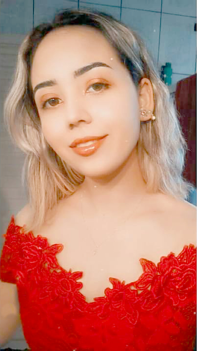A bela Giulia Stephany Almeida está toda radiante comemorando seus 22 anos de vida, que celebra hoje compartilho a alegria desta data com seu pai Edionys Silva de Almeida e sua mãe Priscila Franco Almeida. Parabéns Giulia, que possa ter muitos anos de vida, abençoados e felizes, e que os dias futuros sejam de harmonia, paz e desejos realizados.