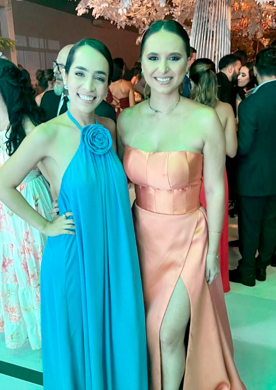 Carol Cerantola e Marina Cavalini tiveram a honra de estarem presentes e acompanharem de pertinho o casamento da amiga de infância, Bruna Rodolfo. A cerimônia, realizada no último sábado, (30), foi simplesmente mágica, digna de um conto de fadas, onde o amor e a felicidade dominaram o ambiente. Um dia inesquecível, repleto de emoção, celebração e a união de duas almas destinadas a viver juntas para sempre.