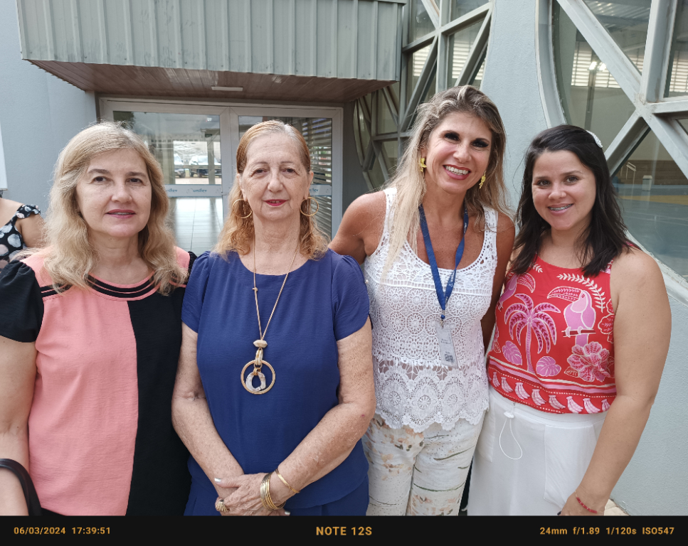 As professoras Rosana Duran, Elisabeth Laridondo Zucareli, Vanessa Mara Pagliarani Marin              e Amália Poiani prestigiando a inauguração da usina de energia fotovoltaica na cidade Universitária da UNIFEV.
