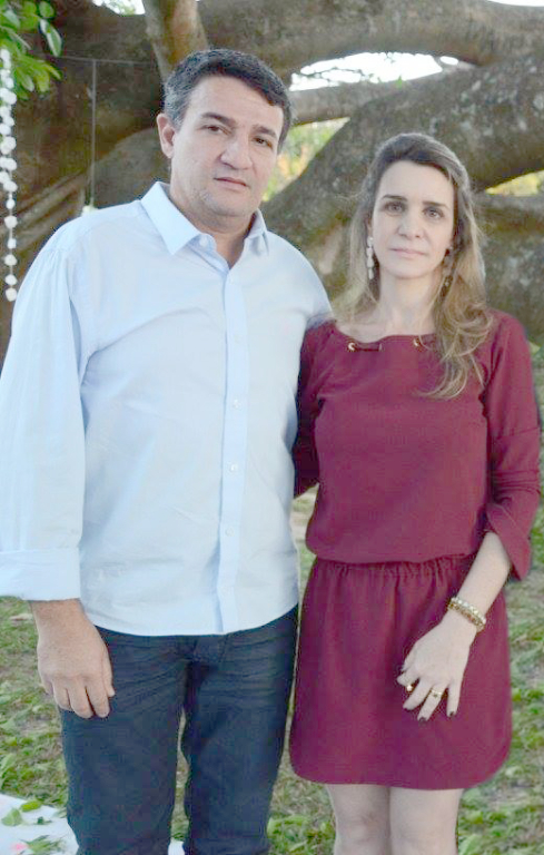 Os parabéns de hoje são dedicados para Gilmara de Oliveira, que completa idade nova e recebe as felicitações de amigos, familiares e o carinho especial fica a cargo de seu esposo, o industrial Silvano de Oliveira e de seus filhos Diego e Isabelle. Parabéns a feliz aniversariante, muita saúde, sucesso e alegrias para o novo ciclo de vida que se inicia hoje
