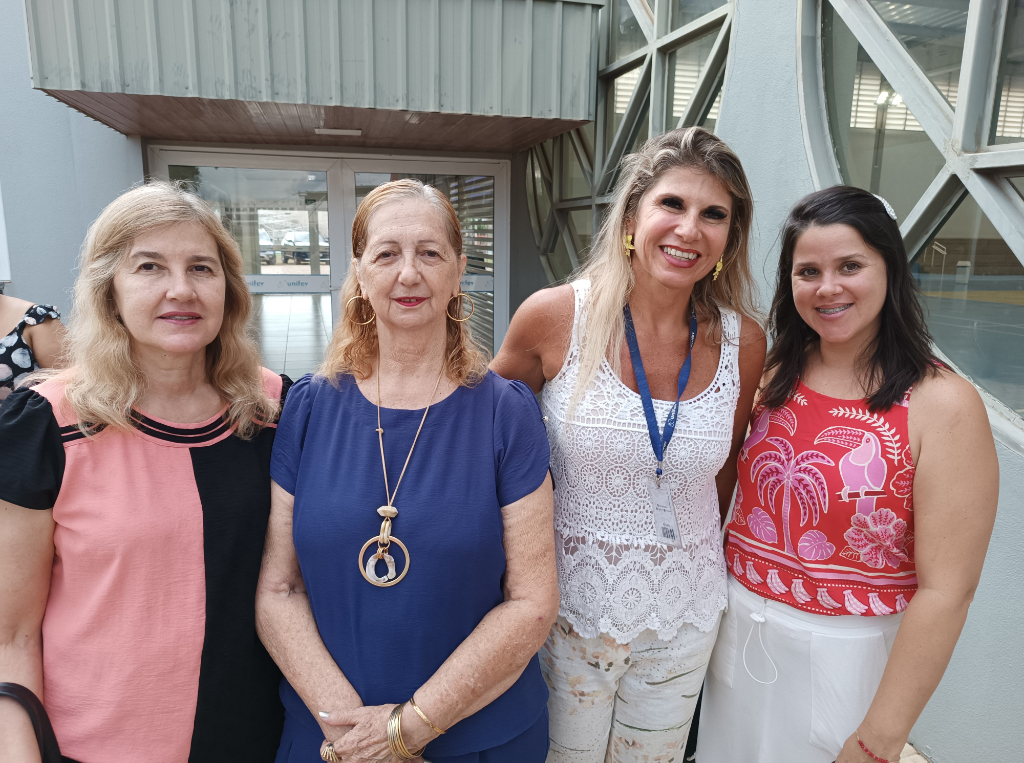 As professoras Rosana Duran, Elisabeth Laridondo Zucareli, Vanessa Mara Pagliarani Marin              e Amália Poiani prestigiando a inauguração da usina de energia fotovoltaica na cidade Universitária da UNIFEV.