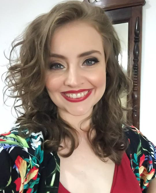 Fazendo menção ao nosso eterno poeta Vinícius de Moraes, que dizia “as feias que me perdoem, mas beleza é fundamental”, vamos cravar na social de hoje a beleza estonteante da cantora e compositora votuporanguense Zulaiê Breviglieri. Ela passou por Votu um dia desses e nos deixou esse registro lindo de seu carisma e beleza.