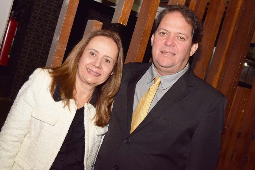 Hoje é dia de comemoração pela passagem do aniversário do presidente do Votuclube e diretor da Camila Veículos, Fleury Cecchini. Na foto com a esposa Marlene Pignatari