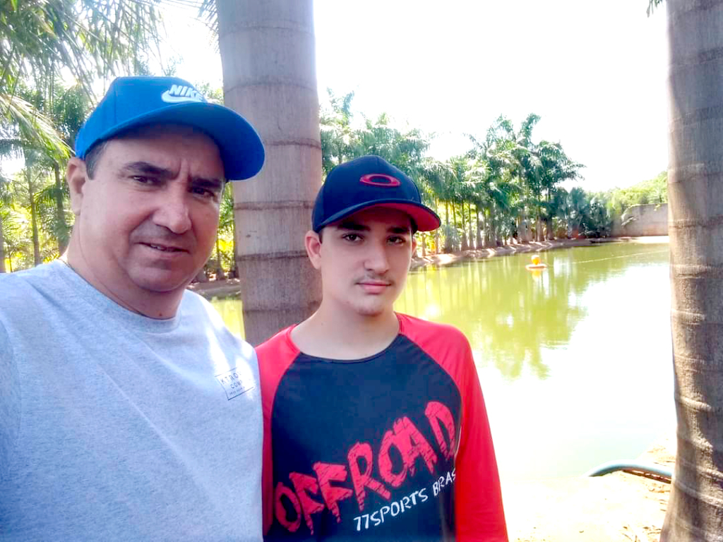 O dia hoje será repleto de cumprimentos e felicitações para o comerciante César Sasso que comemora seu aniversário cercado pelo carinho de seus amigos e familiares. Parabéns ao feliz aniversariante, que o dia hoje seja alegre, festivo e cheio de surpresas boas. Feliz novo ciclo de vida!!!