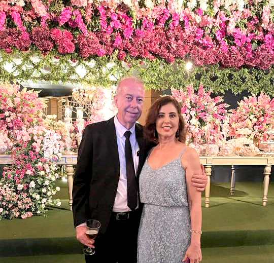 O empresário João Vilar e sua esposa Luísa começam a semana festejando o amor, é que eles comemoraram nesta terça-feira (05) mais um ano do dia em que disseram sim para o amor. Parabéns ao casal, que Deus multiplique as bênçãos sobre vossas vidas, e que cada ano vivido juntos seja um elo de amor a mais nessa linda história de vida escrita a dois e construída com muito amor, parceria, respeito e cumplicidade