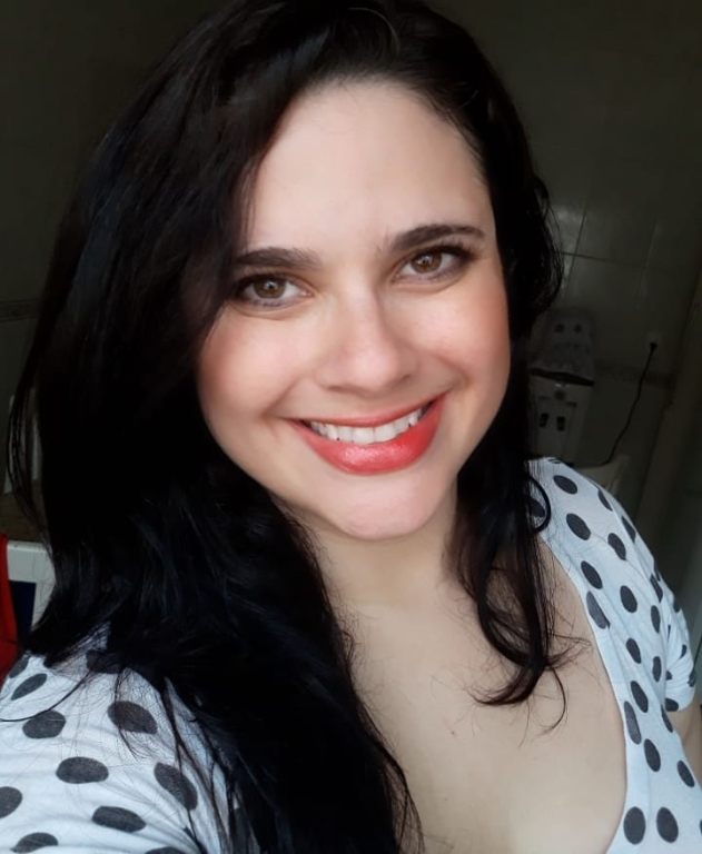 Dia festivo para a jornalista Luciana Tambuque, que brinda idade nova e comemora a data junto de seus amigos e familiares. Parabéns Lu, que esse novo ciclo que se inicia hoje venha com muita saúde, sucesso, proteção e sabedoria. Feliz aniversário!  