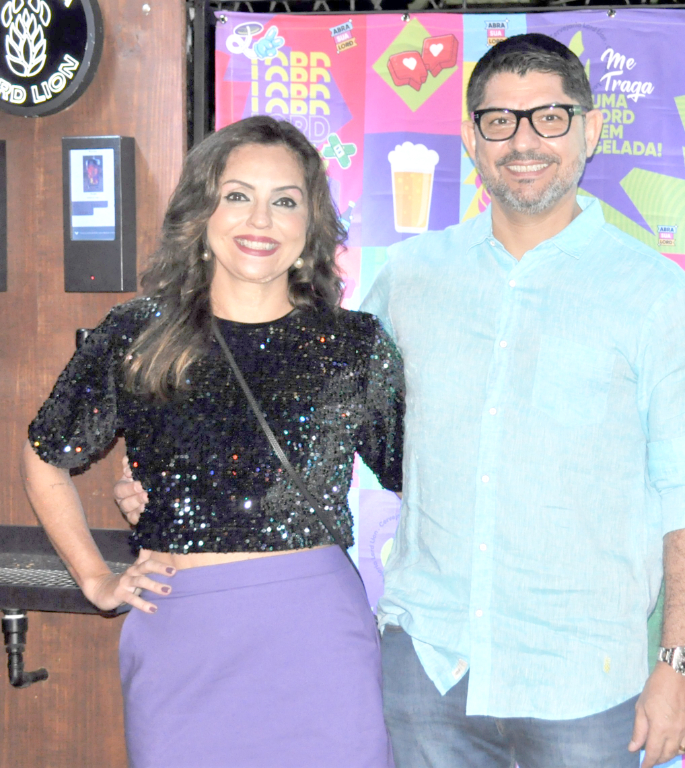 A médica  Luciana Vargas Cardoso celebra seu aniversário nesta sexta-feira, dia 9, e comemora a data cercada pelo amor e carinho de seu marido, dr. Fabiano Natividade, e de seu filho Enzo. Os amigos e familiares também aproveitam para parabenizá-la pelo seu aniversário. Parabéns, Luciana, que os dias futuros sejam de harmonia, paz e desejos realizados. Feliz dia e feliz idade nova!!!
