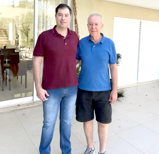 O jovem empresário Daniel Vilar será lembrado hoje por seus amigos e familiares que reservam a data para parabenizar o feliz aniversariante do dia. Ele ganha o carinho especial de sua esposa   Juliana Favaro Spada e de seus pais, João Vilar e Luisa que lhe dedicam muito amor e carinho pela data festiva. Parabéns, Daniel, desejamos muitos anos de vida abençoados, e que os dias futuros sejam todos de muitas conquistas e sonhos realizados 