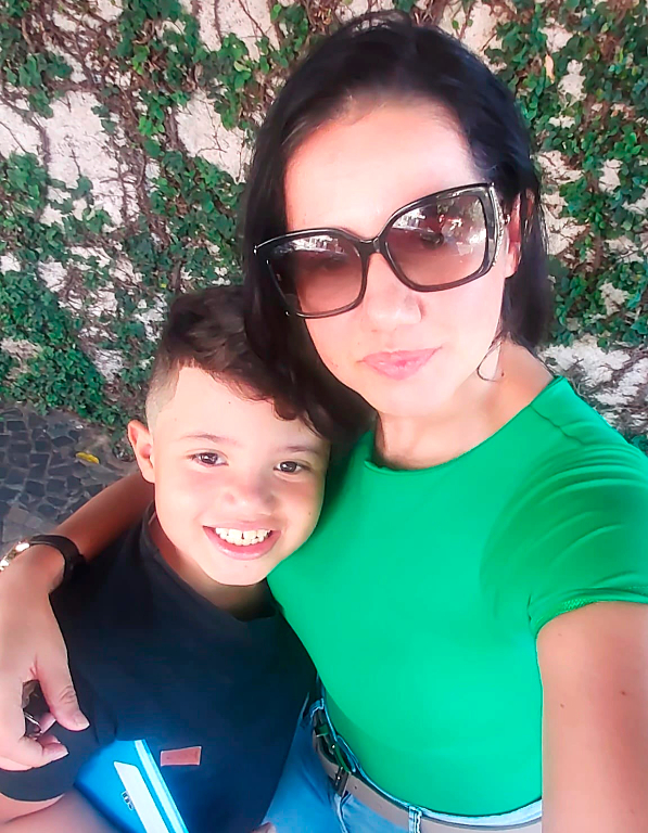 Eliane Camargo, gerente do Recanto Gaúcho, começa a semana com o coração cheio de gratidão pelo dom da vida. É que no dia de hoje, Eliane celebra o seu aniversário e o de seu filho Luís Otávio. A data será de muita alegria para os aniversariantes, que comemoram juntos este dia especial em suas vidas e recebem o carinho da família e amigos. Feliz aniversário Eliane e Luís Otávio, que o dia seja repleto de abraços, amor, carinho e surpresas agradáveis