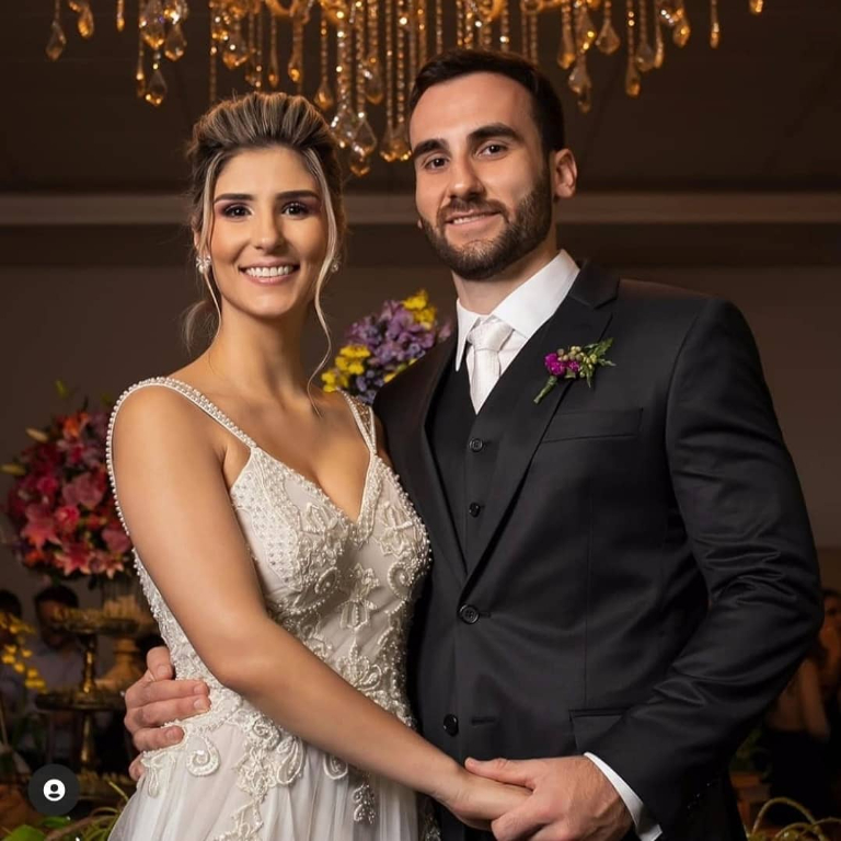 Os “parabéns a você” hoje são dedicados a bela Marcela Amendola Scamatti Nardi, que completa idade nova e recebe todo o carinho de seu marido Caio Dante Nardi, amigos e de toda a sua família. Parabéns Marcela e que esse novo ciclo de vida lhe traga saúde, paz e toda sorte de bênçãos para ti.