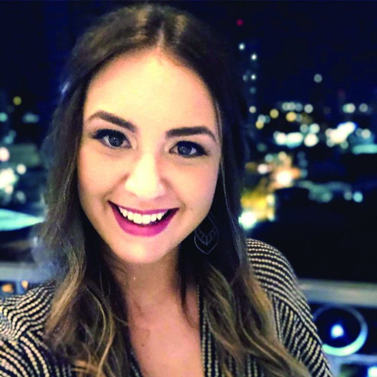 O dia hoje amanheceu feliz para Valmir Dornelas e Kátia que comemoram o aniversário de sua linda filha Bruna Dornelas. A primogênita do casal será muito paparicada pelos pais e por sua irmã Amanda, e claro que os familiares e amigos da aniversariante engrossam a fila das homenagens. Parabéns Bruna, chuva de benção para ti e feliz vida!!!