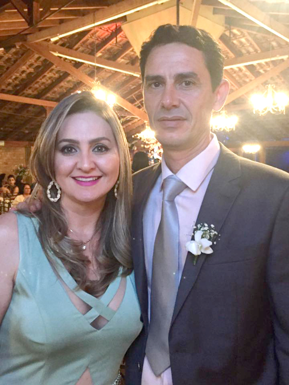 E hoje o dia é de festa para Fabiana Agostini Preti, que completa idade nova e comemora a data cercada pelo carinho de sua família e seu marido Júnior Preti, com ela na foto. Parabéns Fabiana e feliz vida.
