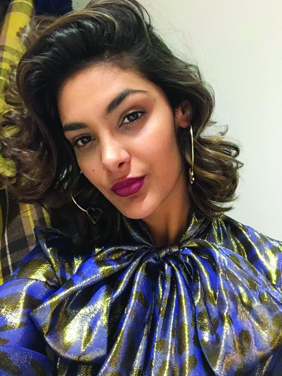 A linda e charmosa, Ana Perri, segue encarando as lentes das câmeras italianas lá pelos lados de Milão. A modelo  internacional se firma cada dia mais no cenário da moda Italiana e vem ganhando destaque no mundo da moda, com seu talento e profissionalismo, porém não se esquece jamais de sua cidade natal e vive postando fotos e recadinhos para nós aqui da terrinha. A mãe Flávia Matheus é só orgulho e saudade ao comentar da filha. Sucesso Ana, a Europa é sua gata