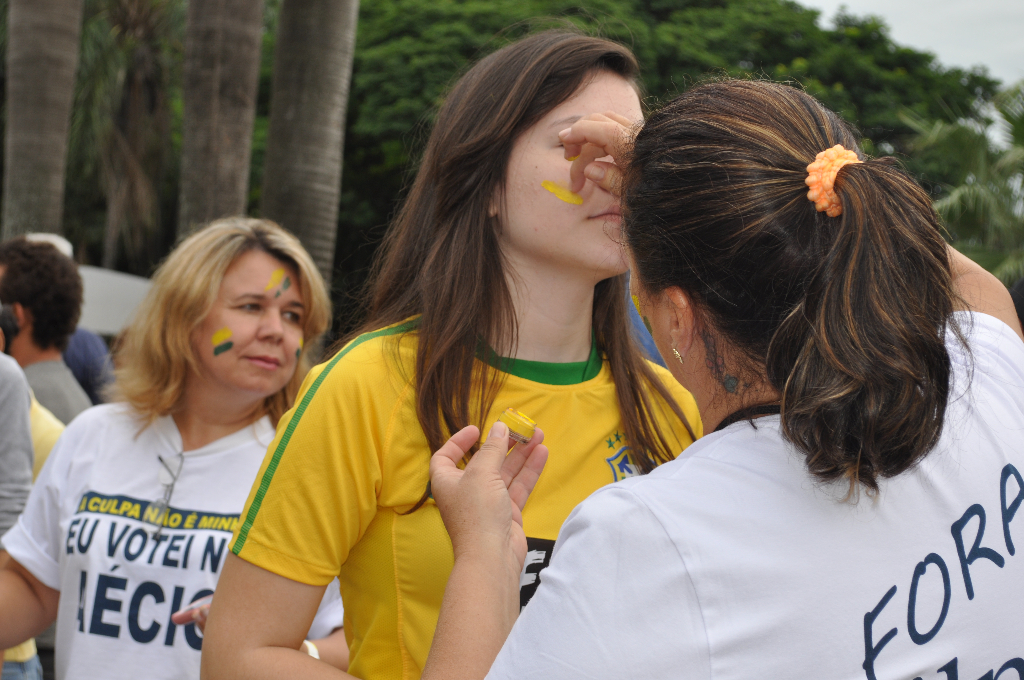 Votuporanguenses lotaram as ruas do centro da cidade em manifestação contra atual situação do cenário político nacional