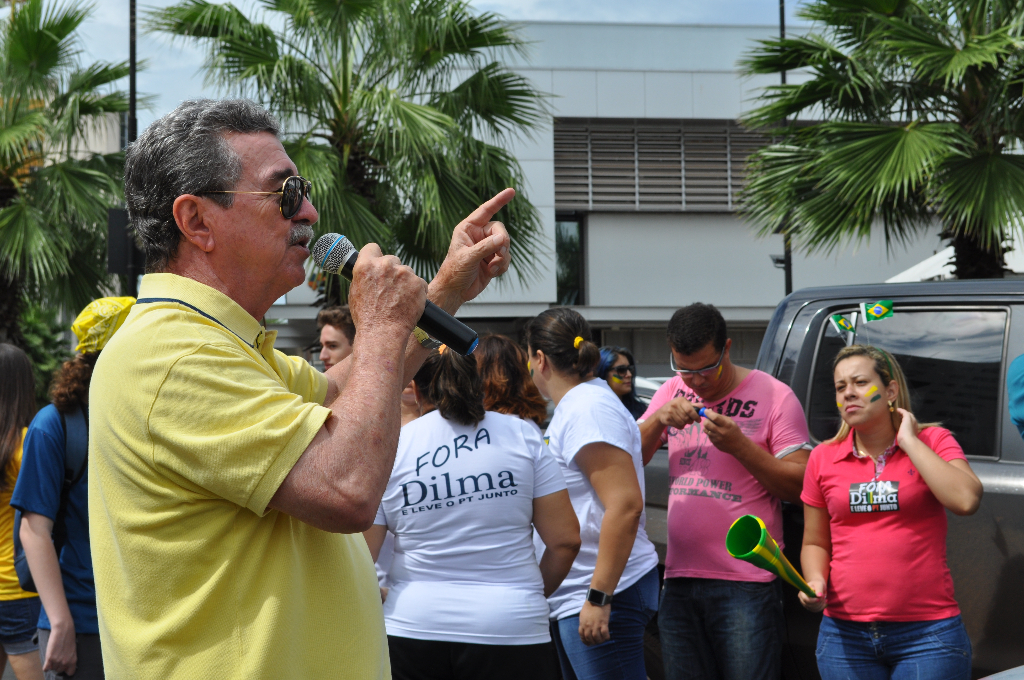 Votuporanguenses lotaram as ruas do centro da cidade em manifestação contra atual situação do cenário político nacional