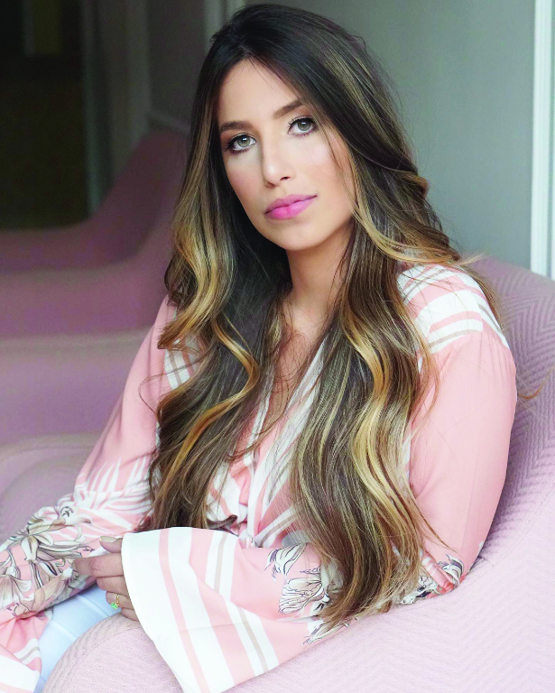 É beleza que fala? Não, a beleza hoje tem CPF E RG e  atende pelo nome de Ana Verônica Ribeiro, que empresta todo o seu charme para nossa coluna