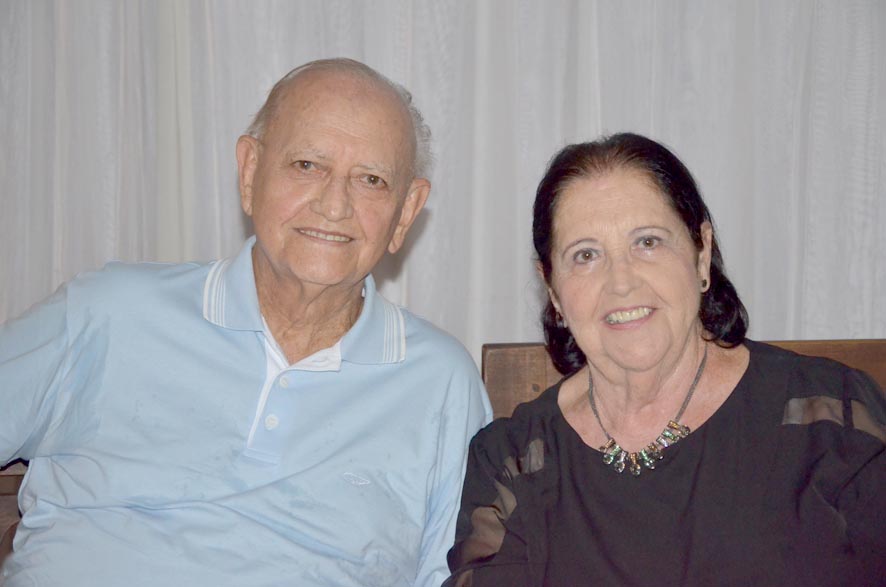 Filhas e netos celebram na próxima segunda-feira, 52 anos de casados do casal, o médico cardiologista Joaquim Figueira da Costa e Vanda. Um lindo exemplo de vida a dois para os seus descendentes