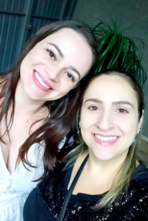 Amizade é um laço muito forte que não se desfaz com o tempo, e quando duas amigas se reencontram é um momento único para relembrar bons momentos vividos. E foi com um abraço caloroso e uma selfie de respeito que as amigas, Monyele Mechi Beneduzzi e Mariana Miotto se encontraram dia desses para matar a saudade e colocar o papo em dia e claro, atualizar a foto das redes sociais