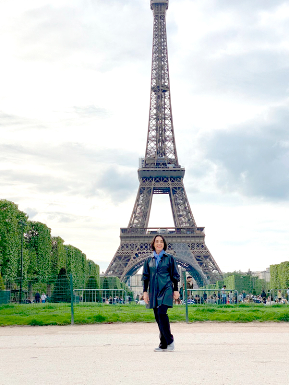Valéria Foz está em viagem pela França e começou a primeira semana deste tour visitando a filha Rafaela Foz, que está morando em Paris. Por isso, a empresária não deixou de visitar o principal ponto turístico da cidade, a famosa Torre Eiffel. Quem quiser acompanhar a viagem dela, pode seguir ela no instagram @valeria.foz, que ela está colocando todos os detalhes pelos stories e vídeos. Aguardamos os próximos destinos!