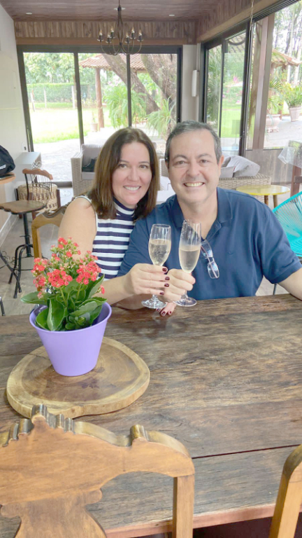 Domingo foi de celebração e bodas para o casal Mauro Anzai e Eliane Tridapali Anzai que celebraram suas “Bodas de Ervas”. E o que significa isso? São 29 anos que ambos decidiram se unir pelos sagrados laços do matrimônio e juntos escrever uma linda história de amor que se transbordou com o passar dos anos. Dessa união resultou dois filhos, e assim construíram uma linda família. Parabéns ao casal e que DEUS continue multiplicando o amor sobre vossas vidas