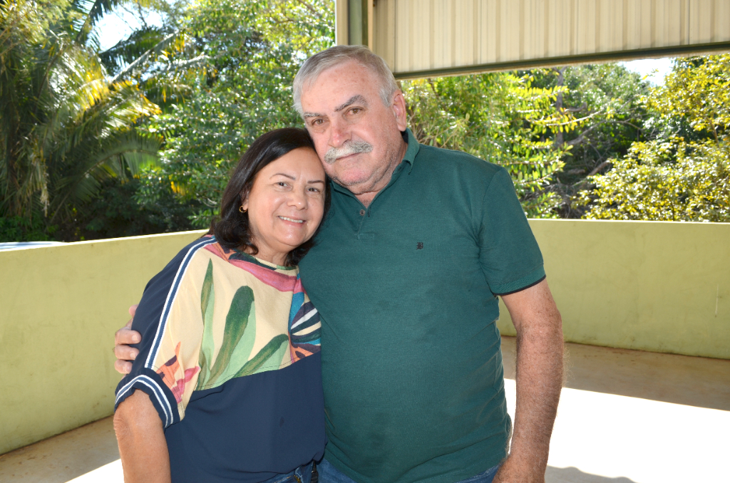 O domingo amanhã (10) será de muita alegria e felicidade para Helena Massoca, que celebra seu aniversário com o coração cheio de amor e gratidão pelo dom da vida. Puxando a fila dos cumprimentos está o marido Antonio Massoca, seguido da família e amigos, em especial os casais amigos da Sociedade Italiana da qual Helena é participante. Parabéns, Helena, que este aniversário seja especial e dê início a um ano de vida maravilhoso!!!