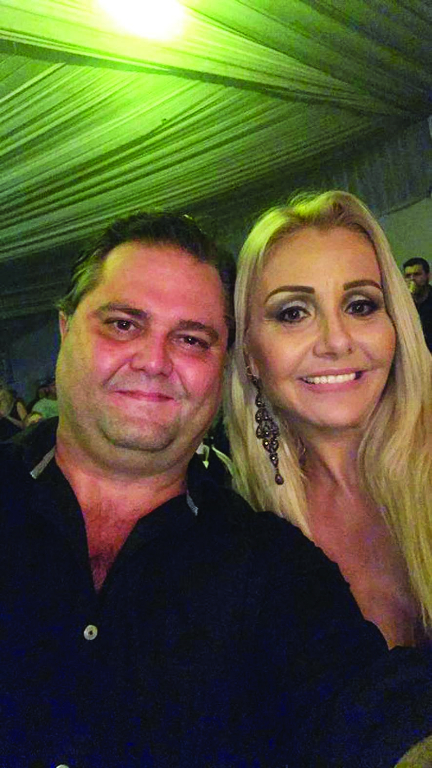 Renata Castrechini, que aparece na foto com seu marido Fernando Castrechini  é a feliz aniversariante desta sexta feira. Parabéns!