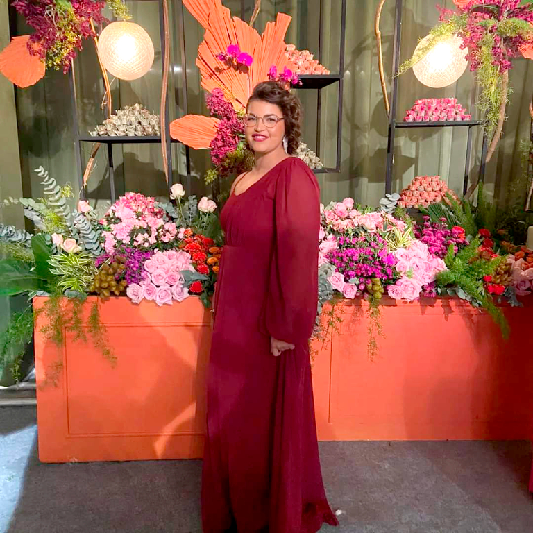 Monieli Simioli ainda colhe os cumprimentos recebidos no seu aniversário que aconteceu ontem (15). Ela recebeu a idade nova com um caloroso abraço de sua família e de seus amigos e os cumprimentos especiais de seus pais Alício Simioli e Marilza Inocêncio. Parabéns a feliz aniversariante, muita saúde, sucesso e que sua caminhada seja repleta de sonhos realizados