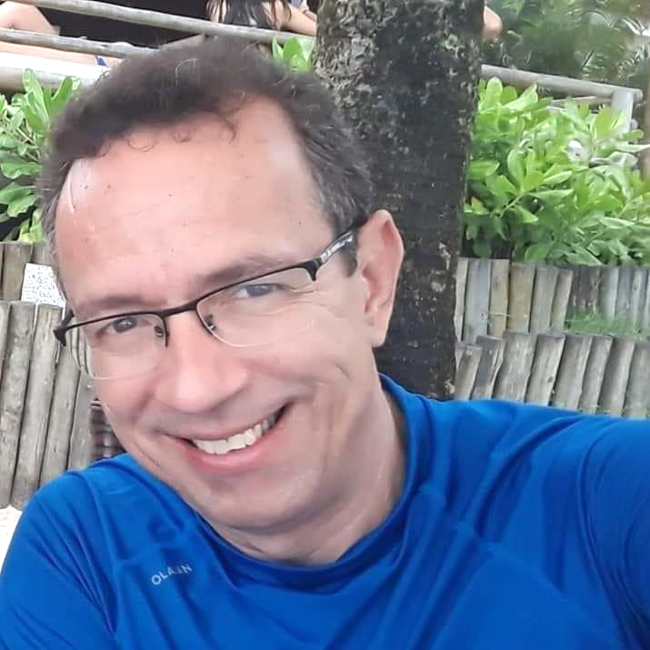 O diretor do SEBRAE de Votuporanga Marcos José Amâncio, abre sorrisos nesta sexta-feira (16) para celebrar a vida. A data será comemorada com muita alegria por seus familiares e amigos. Felicidades ao aniversariante do dia e que a força de tudo que for bom chegue até vocês neste novo ciclo de vida, que se inicia hoje. Feliz aniversário!!!