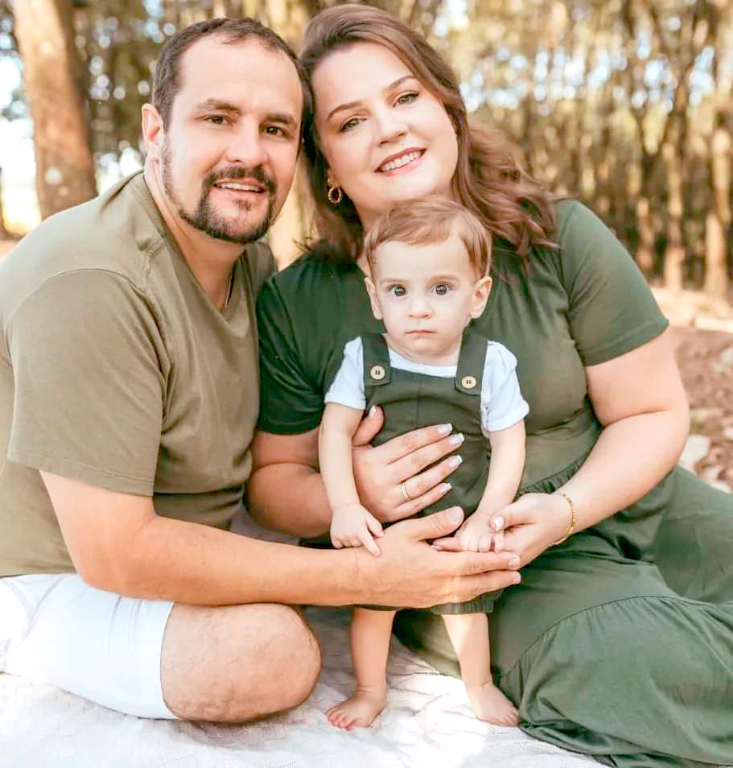 Daniel fez 1 aninho ontem e o coração da mamãe Bruna Roveda e do papai Carlos Teixeira estão em festa e cheio de gratidão a DEUS pela vida do filho, que é um milagre para o casal. Com a força e a fé viva em DEUS o casal celebrou ontem o primeiro aniversário de Daniel que fez 1 ano, aliás 1 ano que o amor só aumenta e a alegria é imensa. Parabéns Daniel, que papai do céu te abençoe e guie seus caminhos, para que você cresça e se desenvolva cheio de vida, amor e tenha um caminho abençoado e feliz