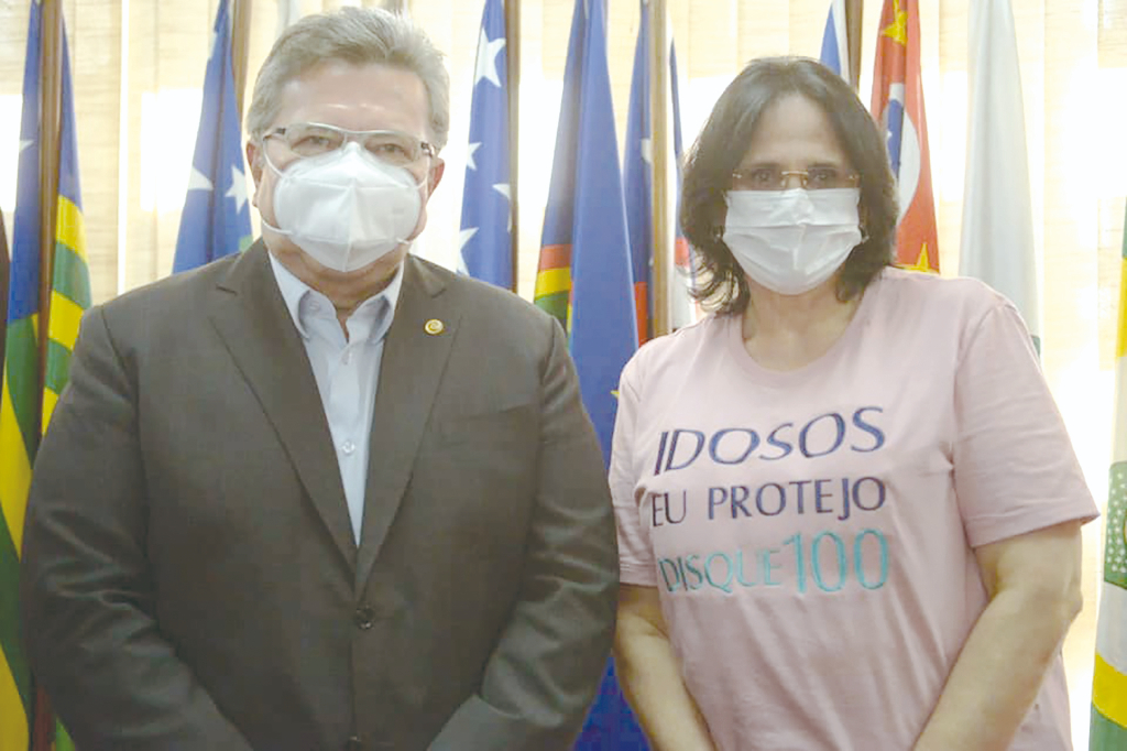 Carlão Pignatari recebeu na Alesp (Assembleia Legislativa de São Paulo) a ministra da Mulher, da Família e dos Direitos Humanos, Damares Alves, que participou de agendas para tratar sobre a campanha “Junho Violeta”, com o objetivo de fortalecer a proteção ao idoso. Como presidente da Alesp, Carlão recepcionou a representante do governo federal e entregou a ela a miniatura do “Monumento às Bandeiras Brecheret”, símbolo importante de São Paulo. Presidente Carlão, a força da região presente na Alesp.