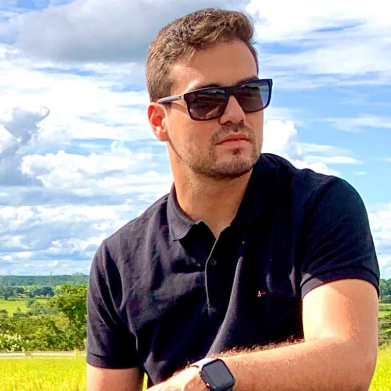 Hoje os parabéns são dedicados para o jovem Luiz Augusto Bissoli Mega, que contempla idade nova e comemora a data cercado pelo carinho de seus pais, Bissoli e Meire, além de amigos e demais familiares. Felicidades ao aniversariante E bênçãos multiplicadas!!!