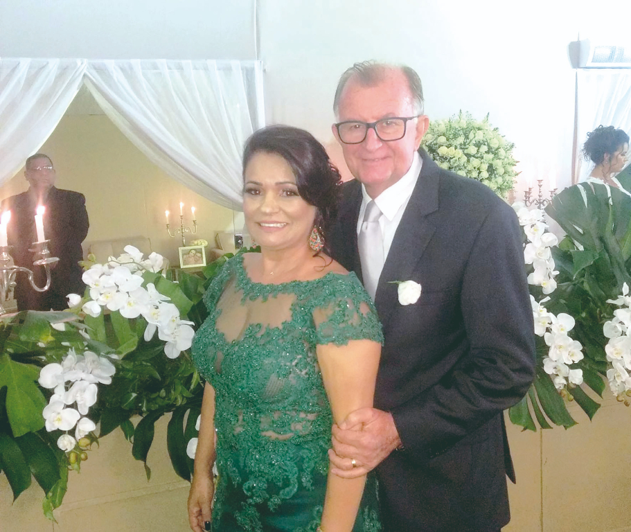 Quem celebra idade nova hoje é Selma Lima Rossini e comemora a data cercada pelo carinho de seus familiares e amigos. O abraço especial ela recebe de seu marido, o delegado Dr. João Donizete Rossini. Parabéns Selma e que esse novo ciclo de vida lhe traga toda sorte de bênçãos.