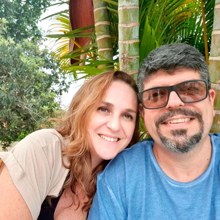 O superintendente da SAEV e engenheiro ambiental Gustavo Galo Vilela e sua esposa Juliana Monteiro Vilela, comemoram esta semana 19 anos de casados. O casal celebra suas bodas de “Agua Marinha” e juntos festejam esses longos anos onde compartilham uma história de vida escrita com muito amor, parceria e cumplicidade. Parabéns Gustavo e Juliana, que essa aliança de amor se multiplique a cada dia e que a chama da paixão e do amor que vos uniu nunca se apague