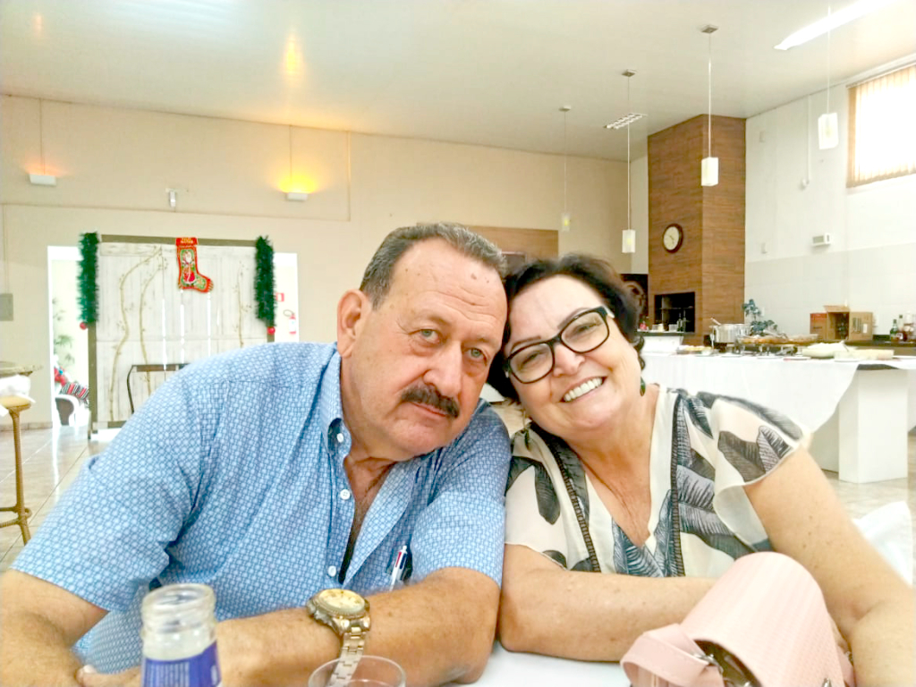 Quem começou a semana brindando idade nova foi Doraíde Ferreira, que divide esta alegria com o seu esposo Antonio Carlos Ferreira, sua filha Michele mais seu genro Jonas e o neto Matheus, e também seu filho Marcos mais sua nora Josy e o neto Gabriel. Parabéns a feliz aniversariante e boas energias para os próximos 365 dias do novo ciclo de vida que se inicia hoje