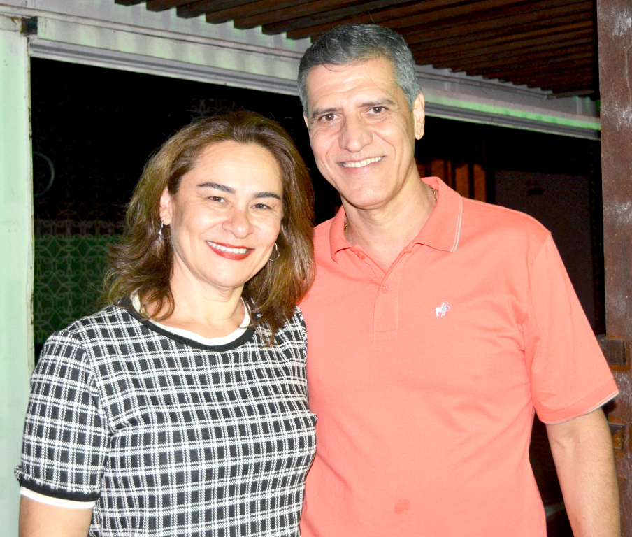 O dia hoje é de alegria para Sérgio Bandeira, que comemora a chegada de um novo ciclo de vida. A data será de alegria para o feliz aniversariante e compartilhada com sua esposa Rosimeire, e seus filhos Heitor e Milena. Parabéns Sérgio, desejamos felicidades e muitas bênçãos sobre tua vida neste novo ciclo que se inicia hoje. Feliz dia e feliz idade nova!!!