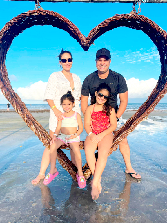 A semana começou com festa para Rodrigo Costa, proprietário da Real Veículos, que comemora mais um ano de vida e celebra a data junto de seus amigos e familiares, além, é claro, do carinho especial que ele recebe de sua esposa Manuela Dourado e das filhas Sofia e Eleonora. Parabéns, Rodrigo, que a vida flua com alegria e saúde neste novo ciclo. Feliz vida!