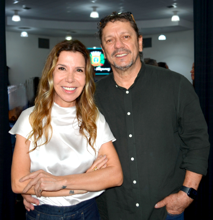 A talentosa fotógrafa Laura Lima e seu esposo, Bebeto Archilia, marcaram presença na Câmara Municipal de Votuporanga, durante o 1º Encontro de Prefeitos e Vereadores, realizado recentemente em nossa cidade. O evento reuniu diversos prefeitos e vereadores eleitos na última eleição, todos em busca de aprendizado e aprimoramento para a gestão pública. 