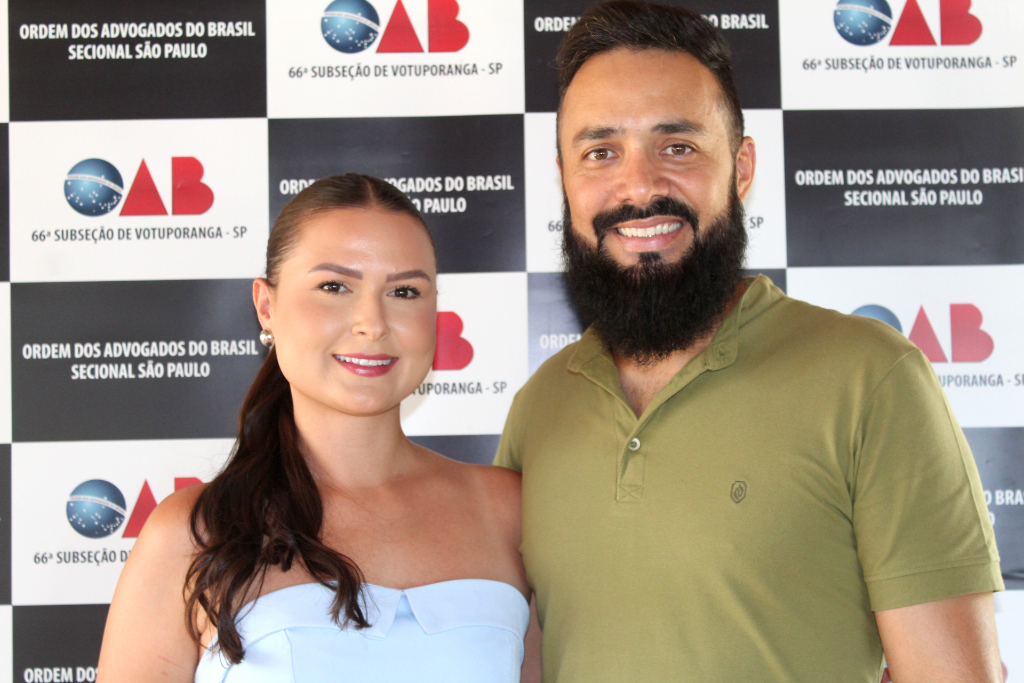 Dr. Glauber Henrique Lopes e sua querida esposa, Letícia, estiveram presentes no almoço de confraternização da OAB, realizado no último sábado, (7). O evento foi marcado por momentos de descontração e alegria, reunindo profissionais da advocacia para celebrar as conquistas de 2024.