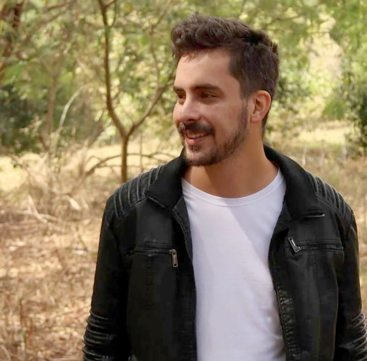 Os parabéns do dia são dedicados para o jovem empresário João Rissi que inicia hoje um novo ciclo de vida e recebe os cumprimentos especiais de sua família e toda a equipe de colaboradores da Central Águas. Parabéns João, que seja um ciclo de muito sucesso muita saúde e prosperidade 