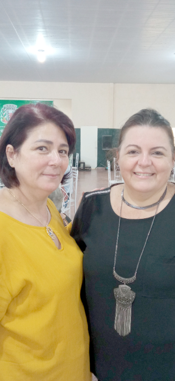 Rosália Aparecida Zuchetti Sabino, Coordenadora do CRAS de Álvares Florence, e Marisa Ferreira, professora da UNIFEV, prestigiando evento do dia do idoso realizado na tarde de ontem em Álvares