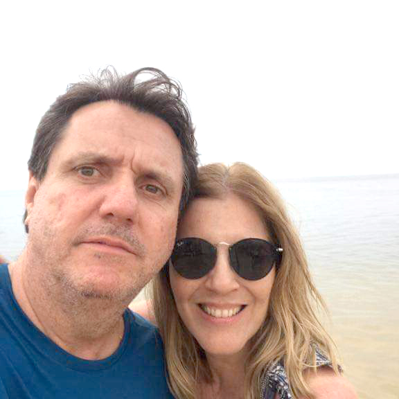 A semana começou com festa para José Ary Vetorazzo, proprietário da Angus House, que comemora mais um ano de vida hoje e celebra seu aniversário junto de seus amigos e familiares. Além, é claro, do carinho especial que ele recebe de sua esposa Deia Maria Vetorazzo, que puxa a fila dos cumprimentos nesta data especial. Parabéns, Ary, que a vida flua com alegria e saúde neste novo ciclo. Feliz vida!