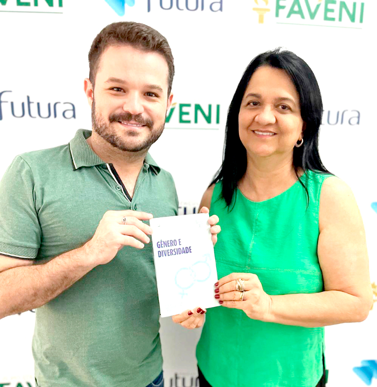 O Gestor de Políticas Acadêmicas da Faculdade Futura, Tiago Moreno, a Coordenadora do Curso de Pedagogia, Professora Elimeire Oliveira, juntamente com alunos de Psicologia da UNIRP (Rio Preto) e o Psiquiatra Dr. Gerardo Maria de Araujo Filho (Famerp) participaram do livro “Gênero e Diversidade”, da editora Paco. O capítulo escrito pelos pesquisadores trata do “Perfil LGBTQIA+ que tentou suicídio no Brasil”. O livro aborda a implementação de políticas públicas na área da saúde.